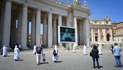 Hetek óta először nem volt üres a Szent Péter tér a pápa vasárnapi beszéde alatt