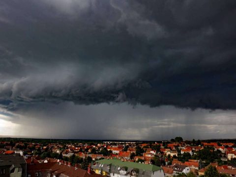 Másodfokú viharriasztás érvényes hétfő hajnalig az ország legnagyobb részében