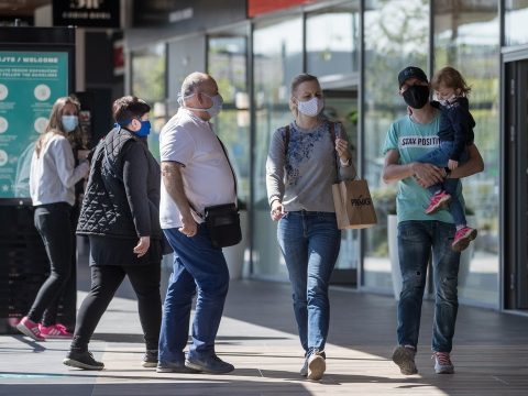 Jövő héten lesz látható a hétvégi lazítás hatása, az orvosok az esetszám növekedésére számítanak