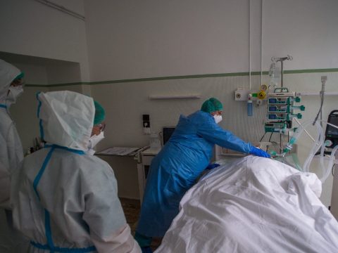 Bukarestben az összes kórháznak fel kell készülnie a Covid-19-ben szenvedők fogadására