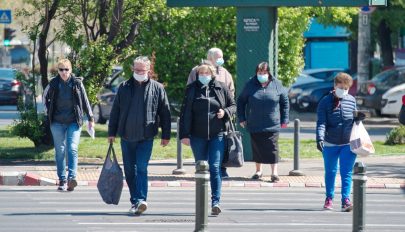 Kötelezővé teszik a maszkviselést Bukarestben az óváros sétálóutcáin, buszmegállókban, piacokon