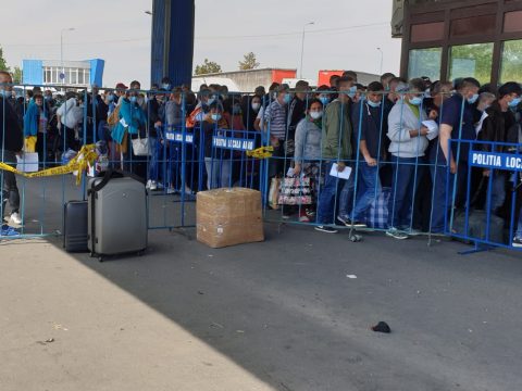 FRISSÍTVE: Második napja tart a torlódás a magyar-román határon