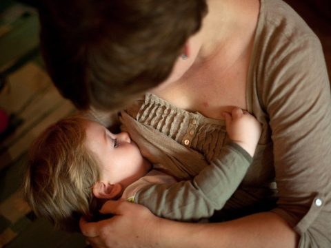 Felnőtt korban is egészségesebb az, akit anyatejjel tápláltak