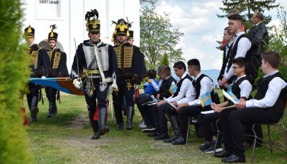 Trianoni megemlékezés és zászlóavatás Szörcsén