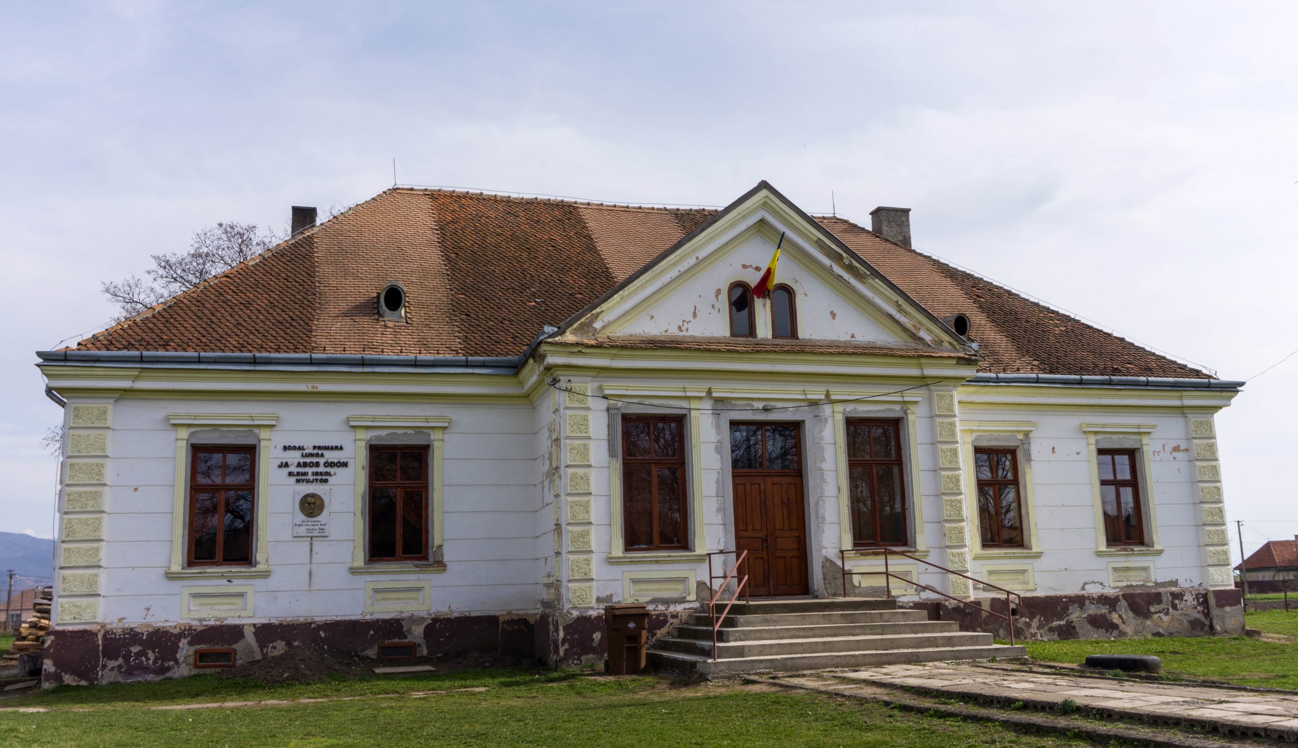 Pénzeket csoportosítottak át