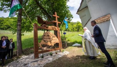 Az összetartozás emlékműve Zalánpatakon