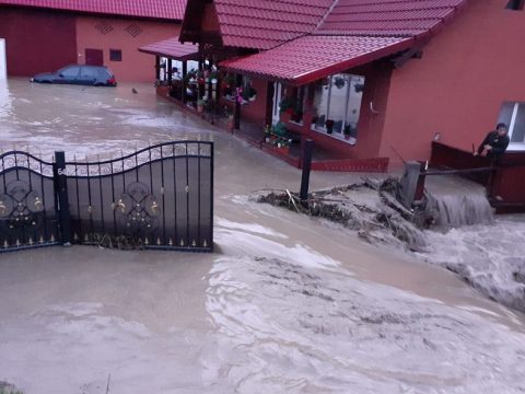 Öt településen okoztak áradásokat a heves esőzések