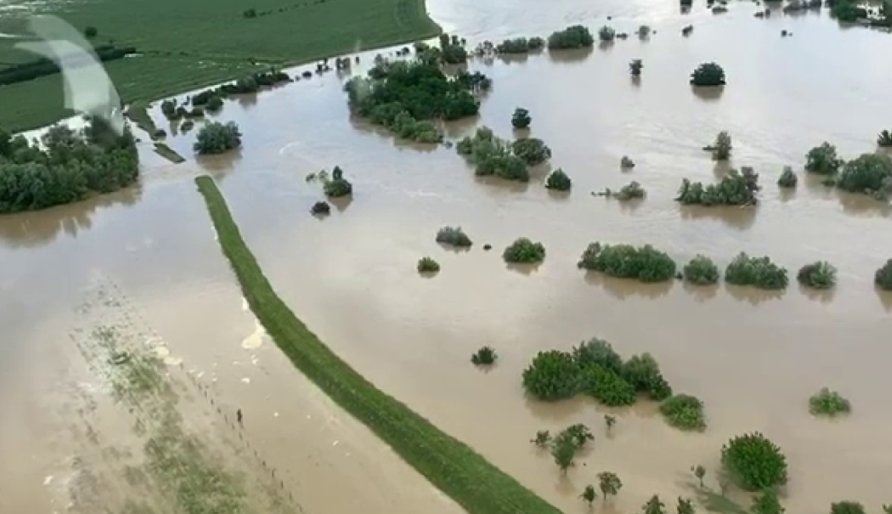 Ötmillió lejt utal ki a kormány az árvíz által sújtott lakosságnak