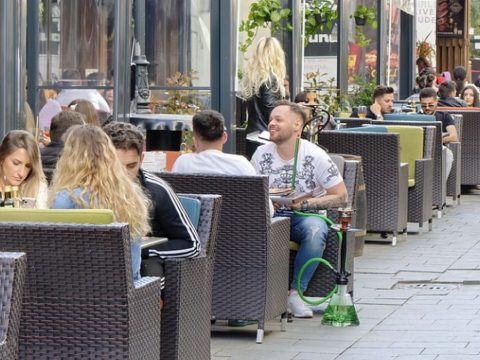 Covid-19-díjat kezdtek alkalmazni a romániai vendéglők