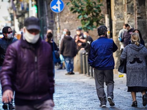 Tovább romlott a járványhelyzet a hétvégén Nyugat-Európában