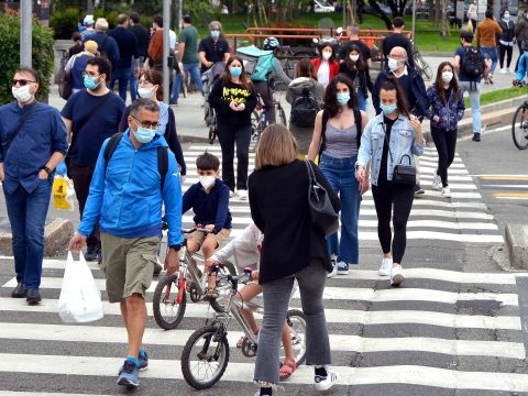 A Román Epidemiológiai Társaság kéri a lakosságot, hogy továbbra is tartsa be az óvintézkedéseket