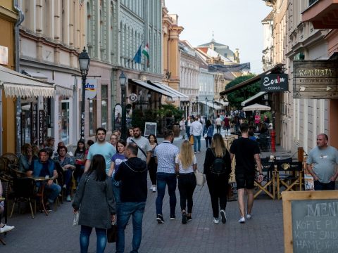 Listába szedték, hol lehet leginkább elkapni a koronavírust, és hol van rá a legkisebb esély