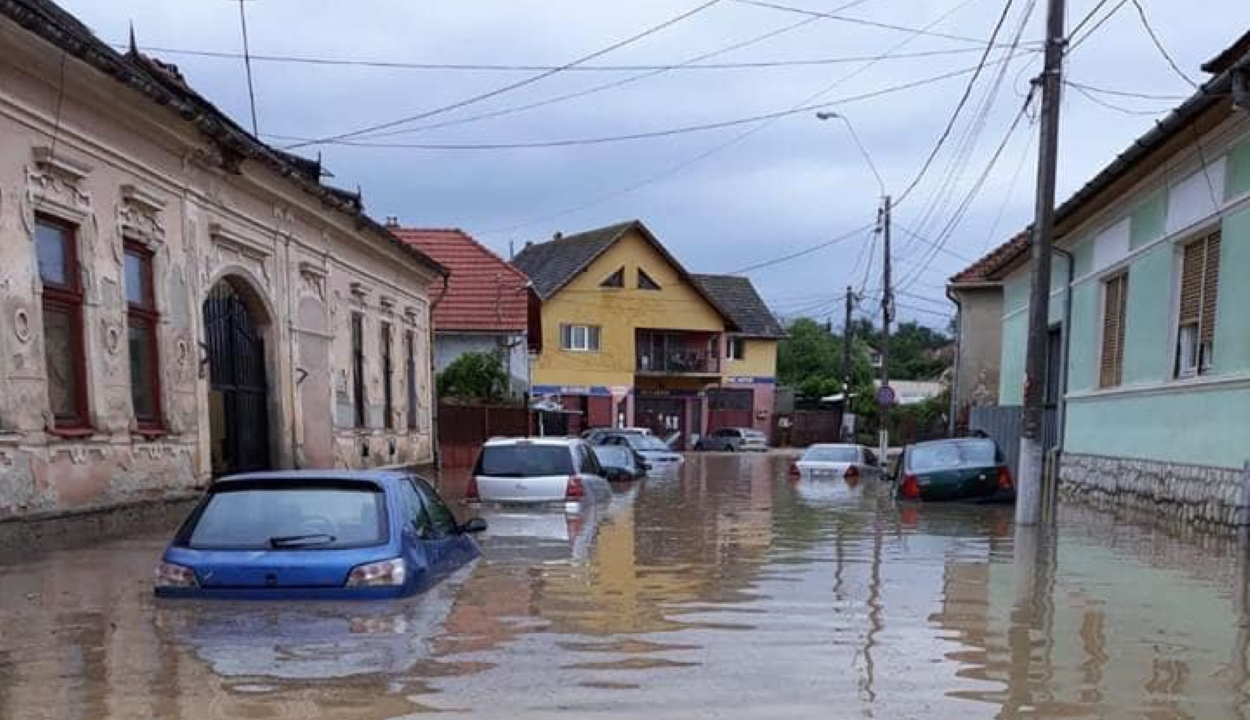 Elöntötte az árvíz Nagyenyedet