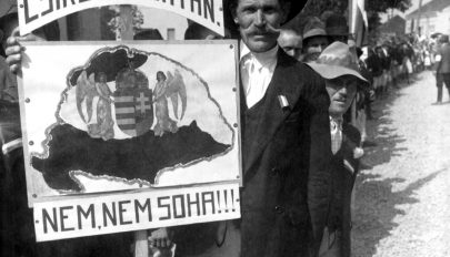 Több mint tízezer világháborús és régi erdélyi fotót tesz közzé az OSZK