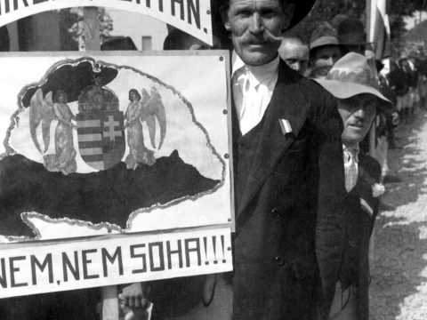 Több mint tízezer világháborús és régi erdélyi fotót tesz közzé az OSZK