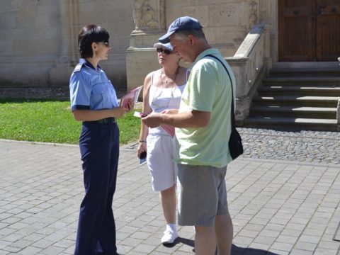 Rendőrség: ne engedjünk be idegen személyeket a lakásba!