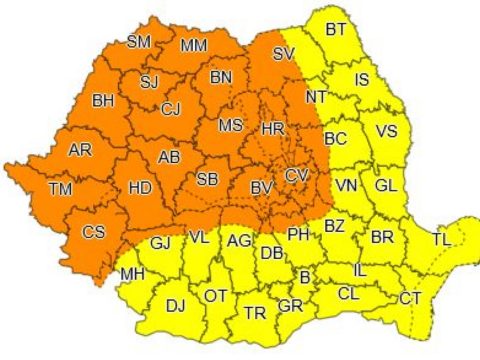 Felhőszakadások, heves esőzések várhatók estig