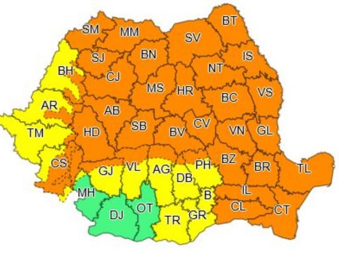 Narancssárga riasztást adtak ki 37 megyére felhőszakadás és vihar veszélye miatt