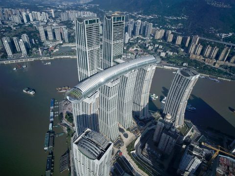 Egy 300 méteres „vízszintes felhőkarcoló” lett Kína legújabb látványossága