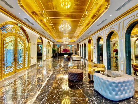Arannyal borított szálloda nyílt Vietnámban