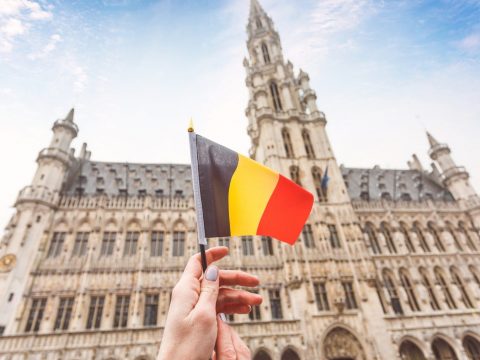 Romlik a járványhelyzet, utazási korlátozásokat vezet be a belga kormány