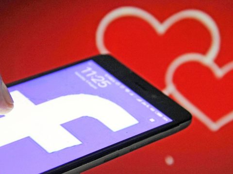 1300 eurót csalt ki egy német férfitől a Facebookon megismert román szerelme