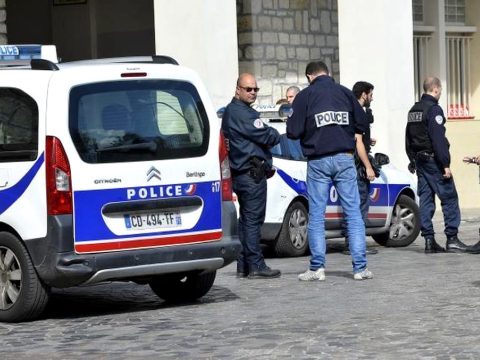 Agyonvertek egy francia buszsofőrt, mert nem akarta felengedni őket a buszra maszk és jegy nélkül