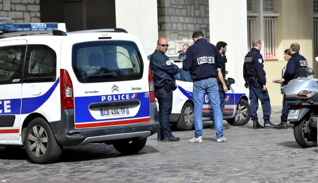 Agyonvertek egy francia buszsofőrt, mert nem akarta felengedni őket a buszra maszk és jegy nélkül