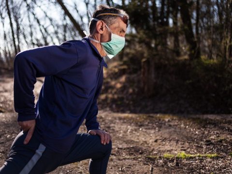 35 kilométert futott maszkban egy orvos, hogy megcáfolja az álhíreket