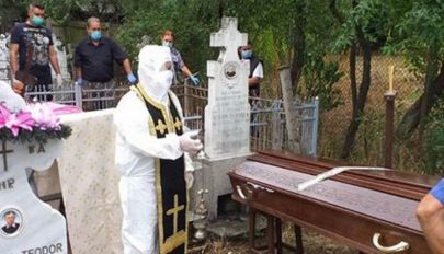 Tetőtől talpig védőfelszerelésben temetett egy ortodox pap