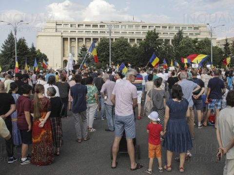 A karanténtörvény ellen vonultak utcára többtucatnyian Bukarestben