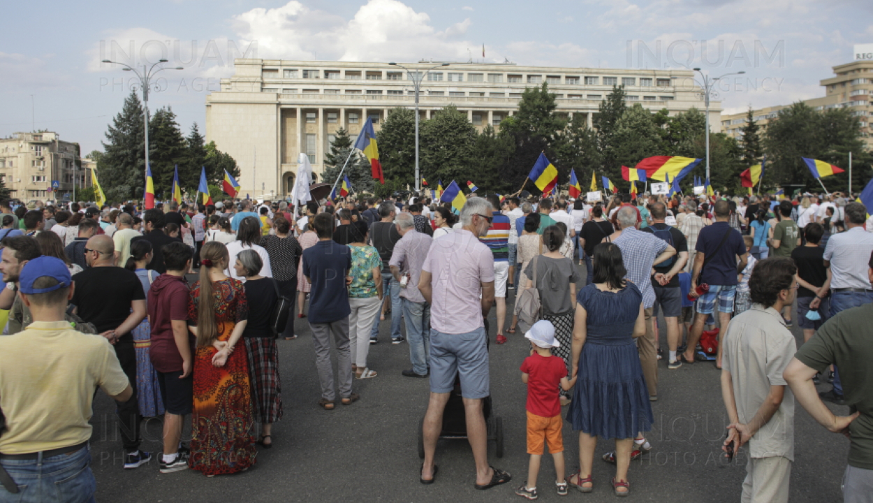 A karanténtörvény ellen vonultak utcára többtucatnyian Bukarestben