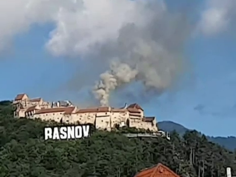 Tűz ütött ki vasárnap délután a rozsnyói várban
