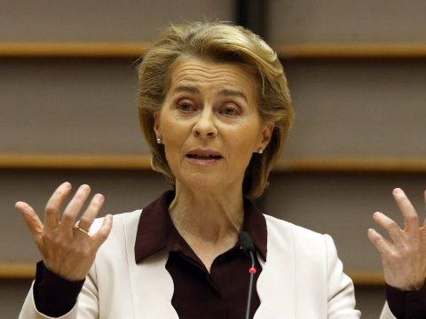 Bukarestbe látogat Ursula von der Leyen