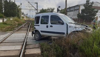 Autót ütött el a vonat Málnásfürdőnél