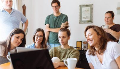 Online zajlik a vetélkedő