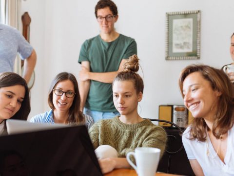 Online zajlik a vetélkedő