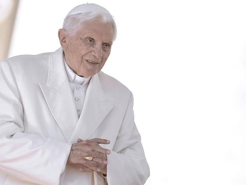 XVI. Benedek súlyosan megbetegedett bajorországi útja után
