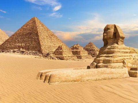 Csak negatív koronavírusteszttel lehet Egyiptomba utazni augusztus 15-e után