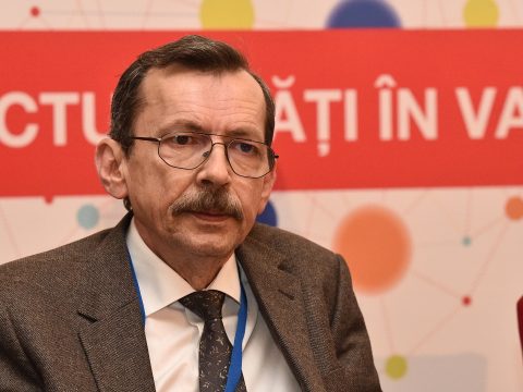 Román Epidemiológiai Társaság alelnöke: fontos, hogy zárt terekben továbbra is viseljük a maszkot