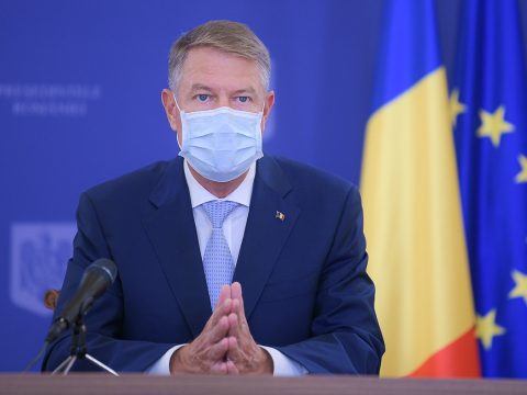 Iohannis: úgy lehet megszabadulni a járványtól, ha maszkot viselünk és betartjuk a fizikai távolságot