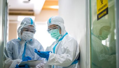 Újabb 54 fertőzött halálát okozta a koronavírus Romániában