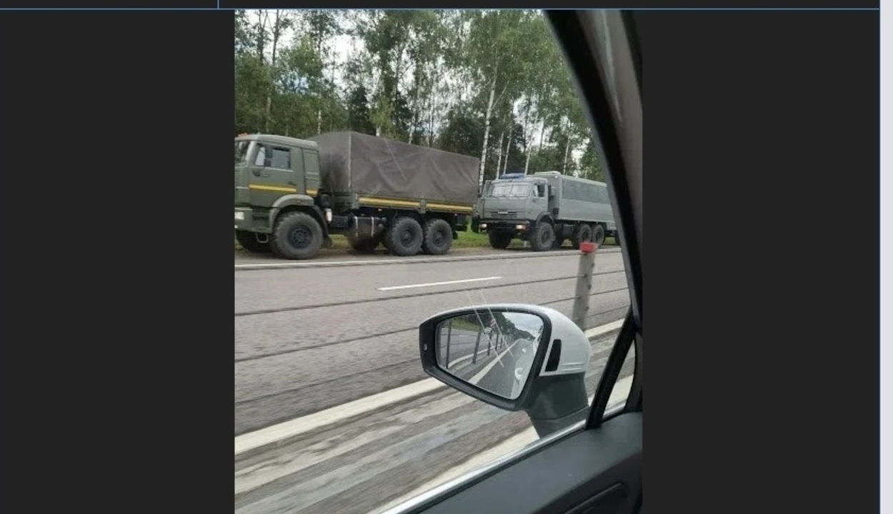 Orosz rendvédelmi egységek indultak meg hajnalban Belarusz felé