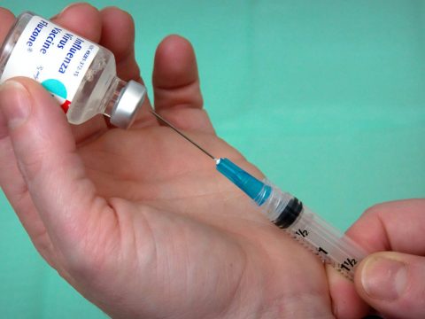 Egészségügyi tárca: folytatódik az influenza elleni oltási kampány