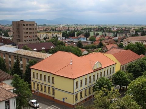 Egy nap után: öt fertőzött az iskolákban