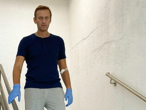 Kiengedték a kórházból mérgezése után Navalnijt