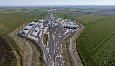 Átadták a Magyarország és Románia közötti második autópálya-határátkelőhelyet