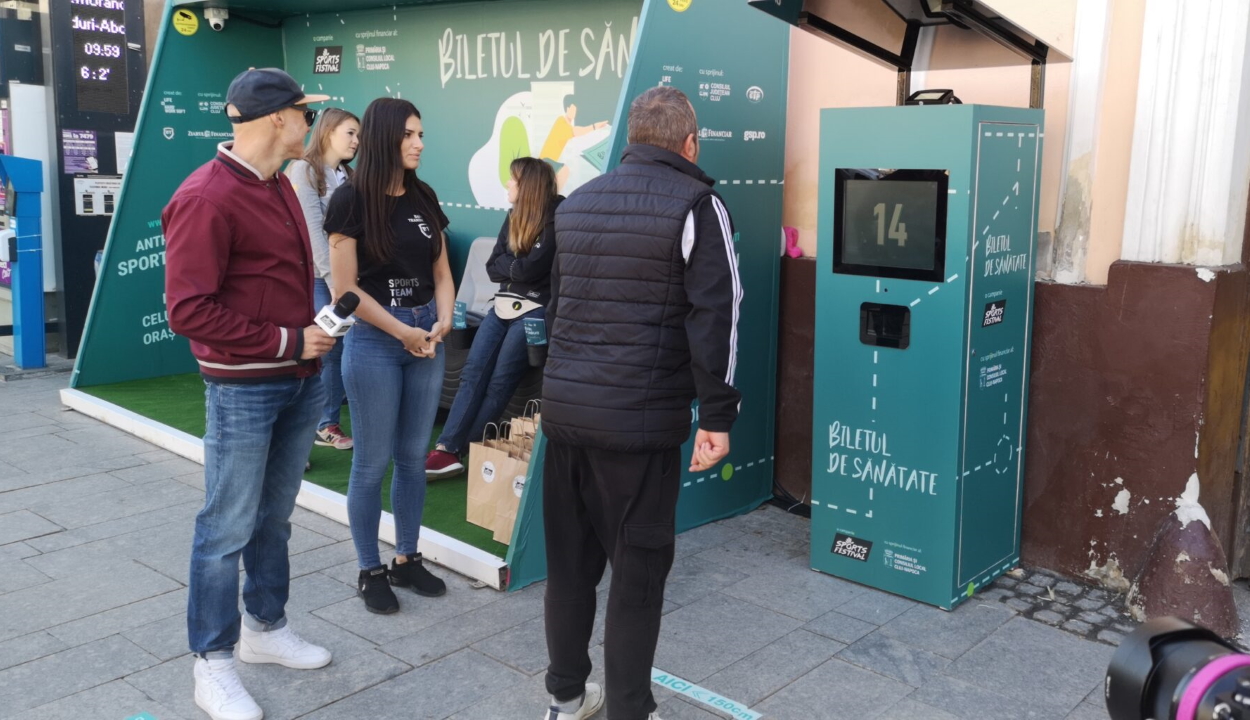 Két héten keresztül húsz guggolásért ingyen buszjegy jár egy kolozsvári okosmegállóban