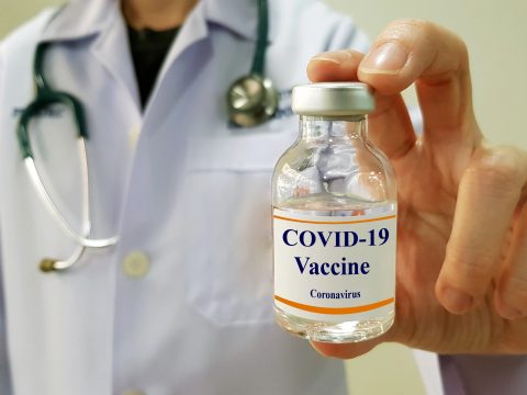 Románia több mint 12 millió euró előleget utalt át a koronavírus elleni oltásra