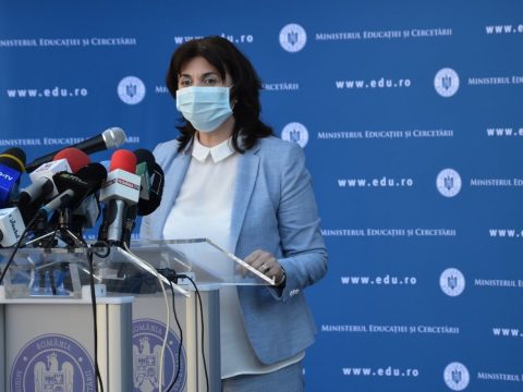 Anisie: fel kell készülnünk arra, hogy addig tanítsunk online, amíg szükséges